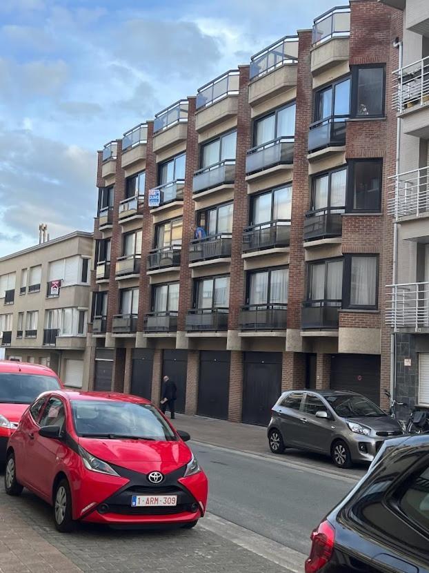 Appart Sympa 6P Avec Garage Et Terrasse Ensoleillee Et Spacieuse A 25M De La Mer Westende Миделкерк Экстерьер фото